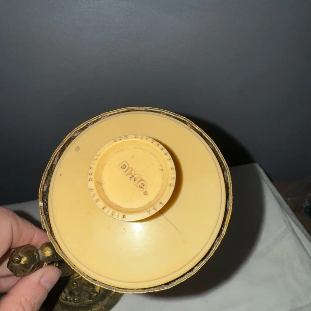 Vintage gold metal stand Dixie cup holder vanity Hollywood regency filigree - Picture 4 of 4